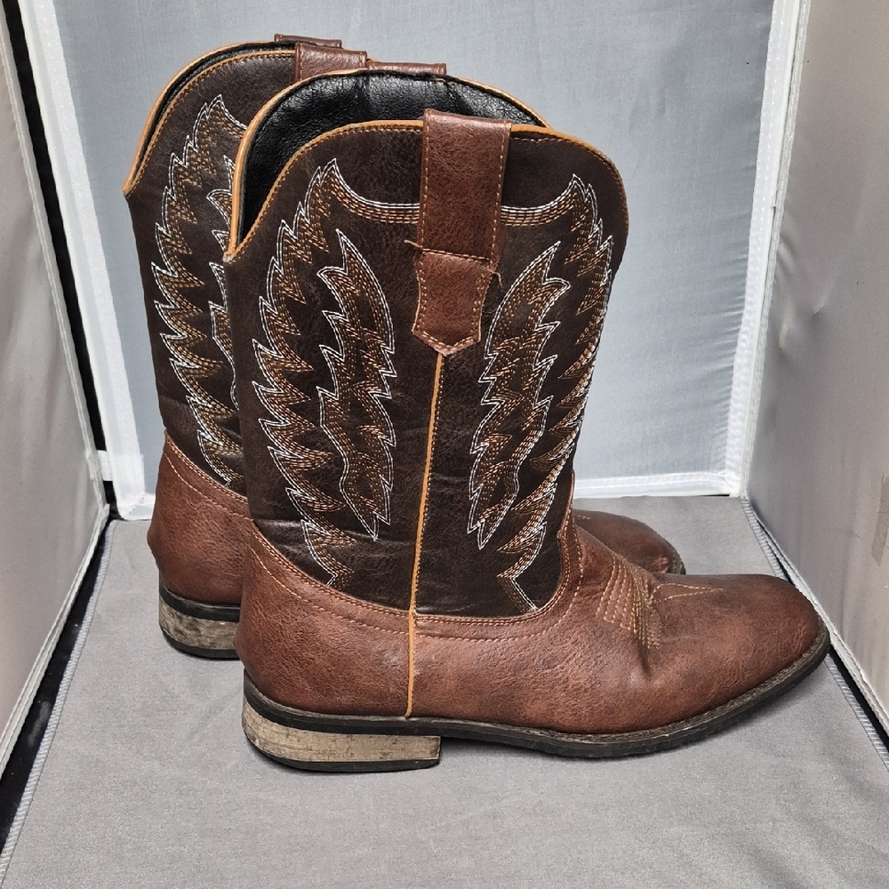 Ariat Two-Tone Western Boots - Picture 3 of 11